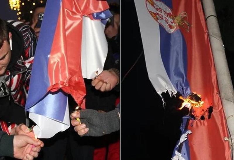 Albanski demonstranti palili zastavu Srbije - Demonstranti palili zastavu Srbije, premijer poručio: 
